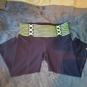 Betsey Johnson performance Capri leggings